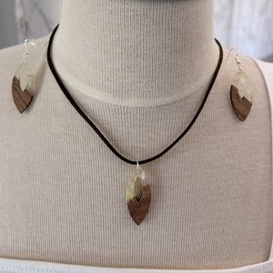 Sale! 😍Hand made resin,wood effect & foil Necklace with matching earrings